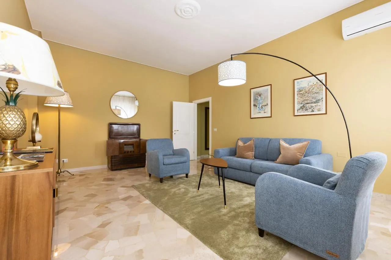 Lilly Apartment Florens Italien