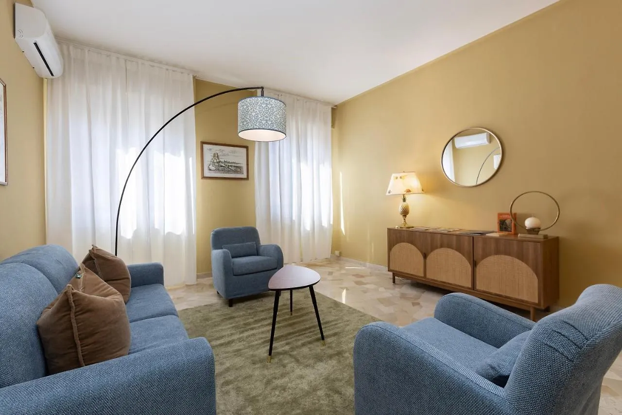 Lilly Apartment Florens 0*,  Italien