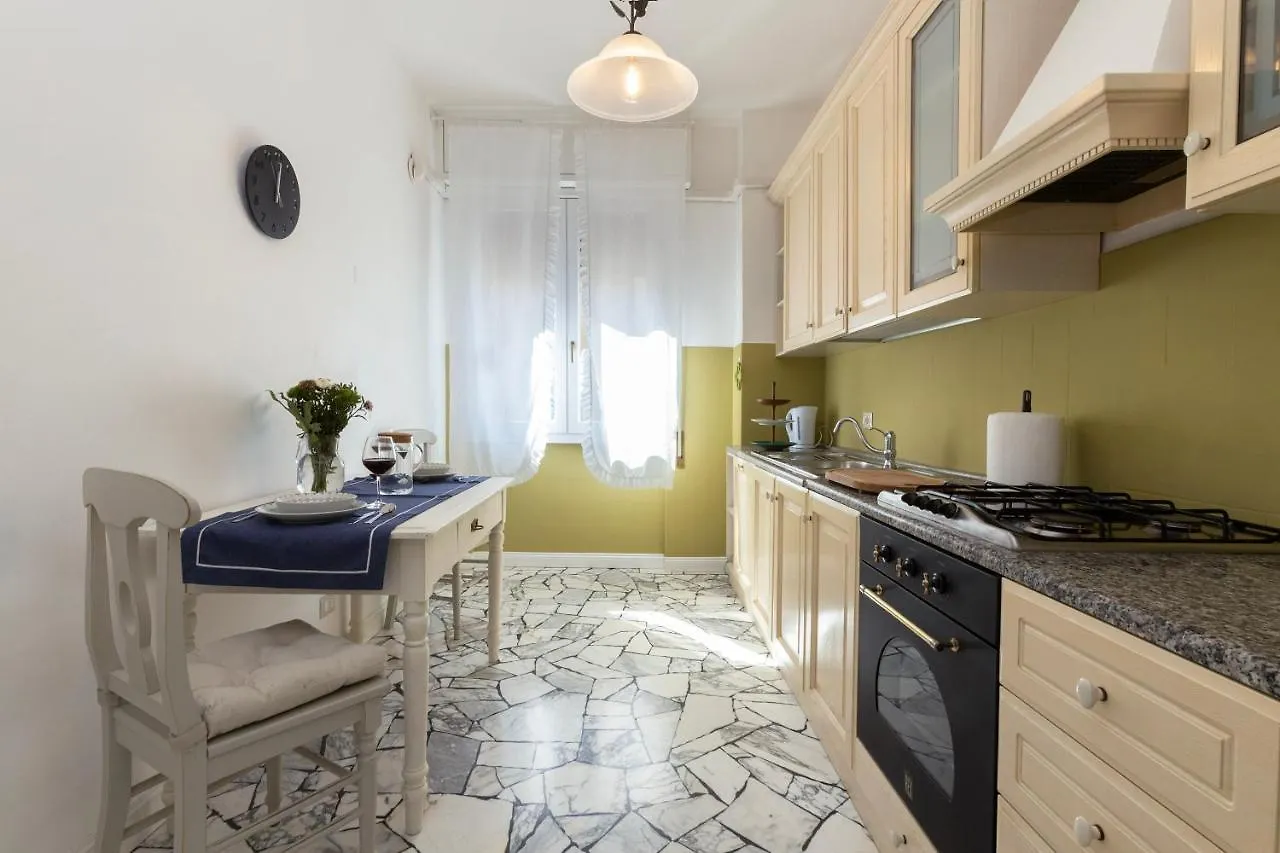Lilly Apartment Florens Italien